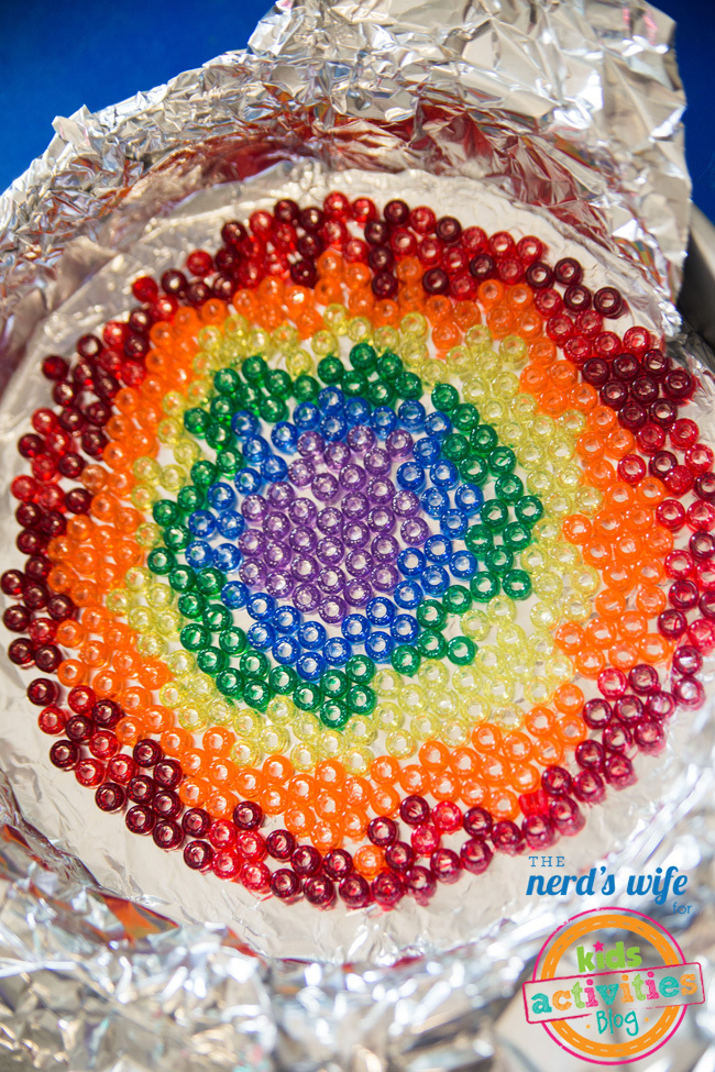 Step 2 - Melted Beads Suncatchers Rainbow Pattern - Pony beads in a circle of rainbow colors on foil