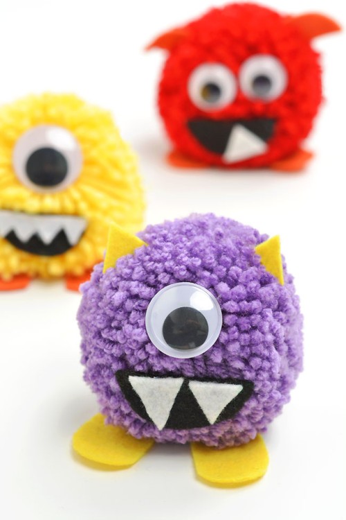 Halloween Craft Ideas - Pom Pom Monsters