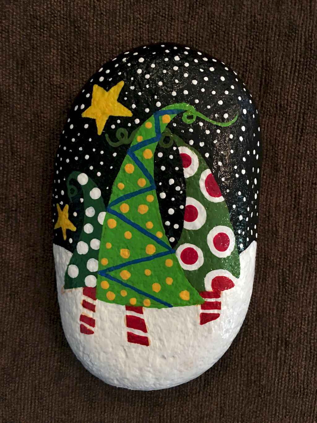 54-Easy-DIY-Christmas-Painted-Rock-Ideas